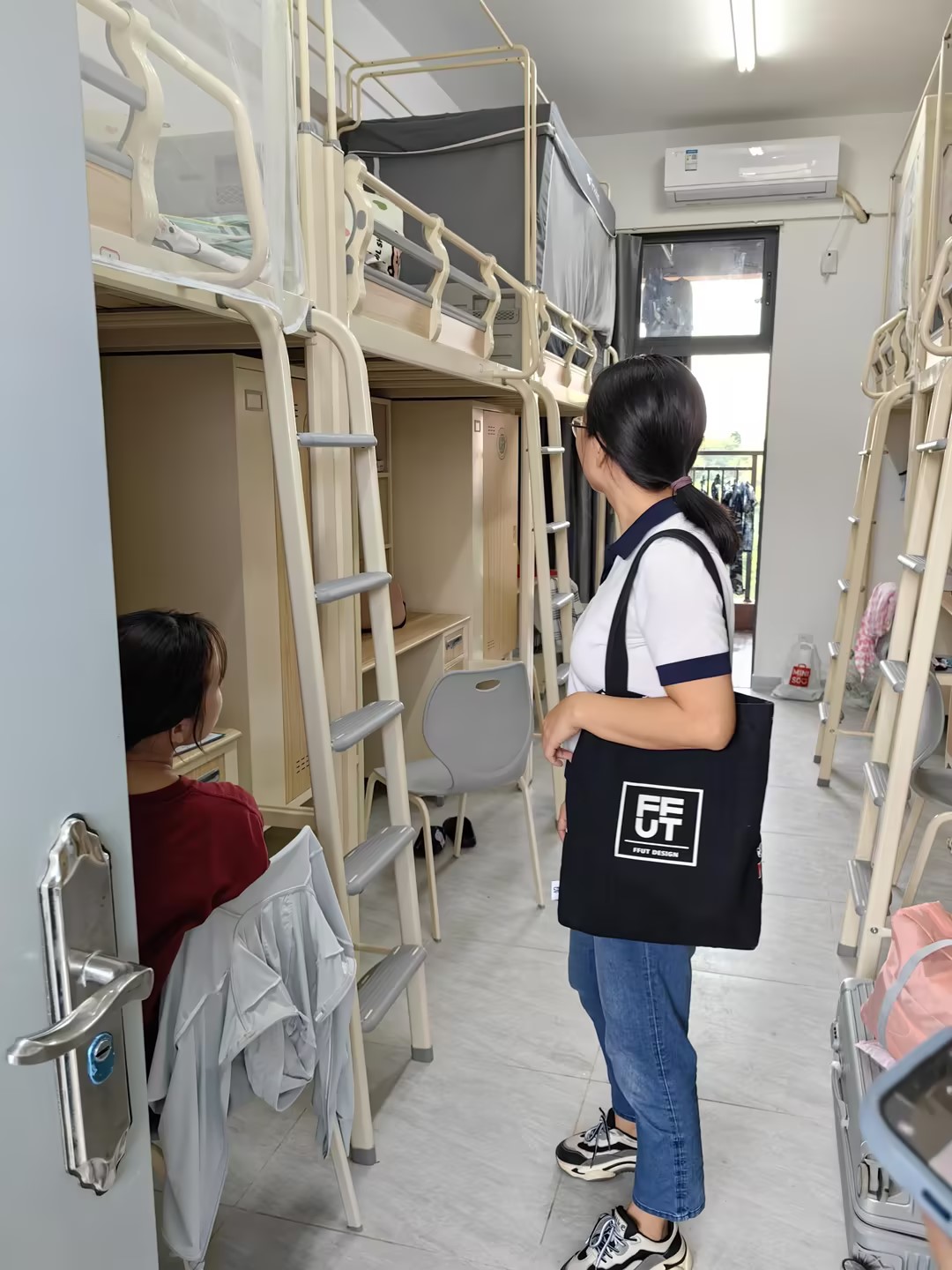 https://zhanqun.gcp.edu.cn/_vsl/0D9560DE905E79E4C44BBB1AE918A391/F00C454C/3C8E0