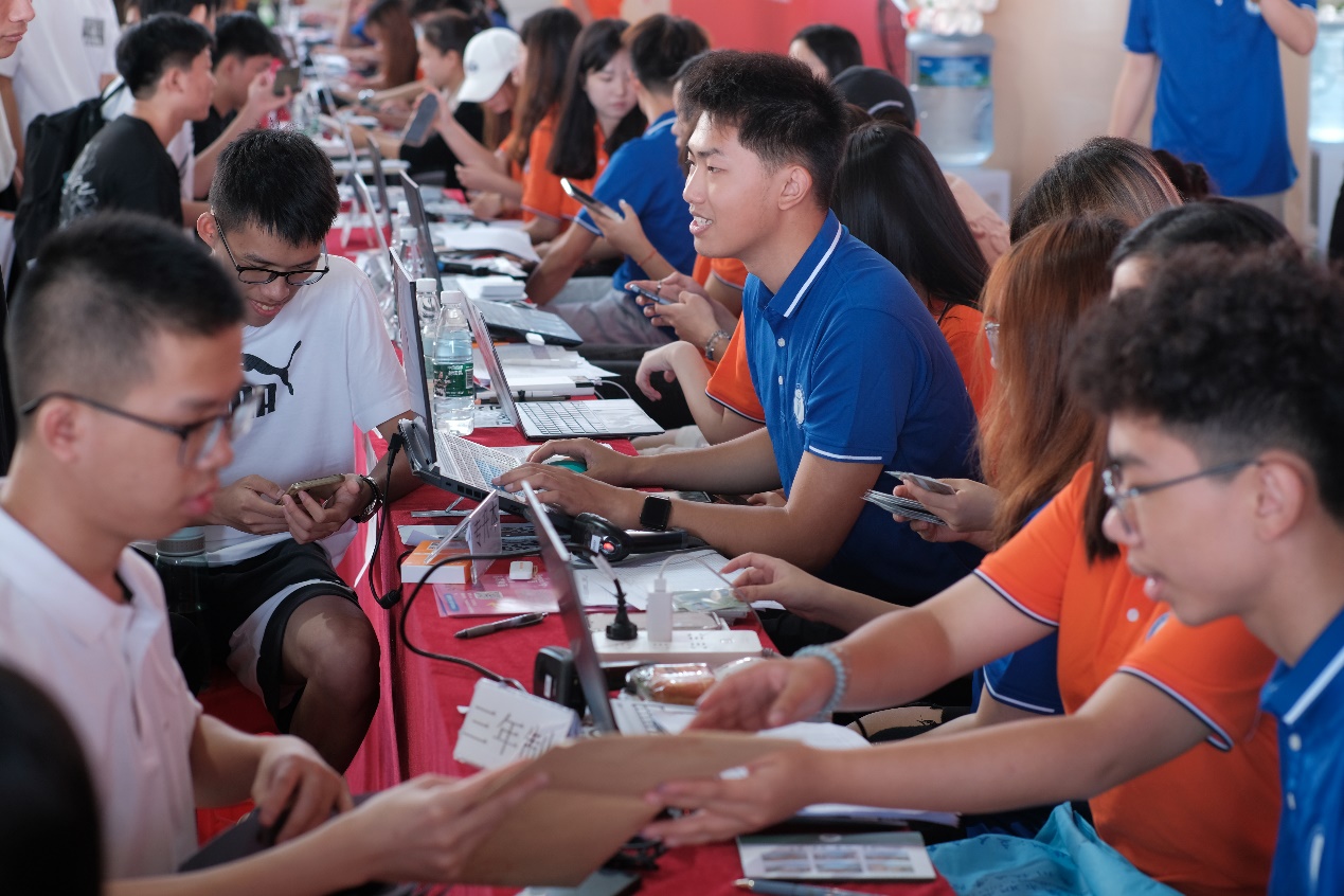 https://zhanqun.gcp.edu.cn/_vsl/1BD509486E40397B47F1F84D86BA2A56/68B7060A/5013E