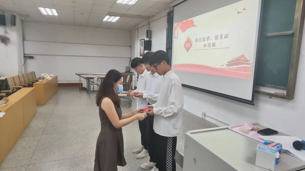 https://zhanqun.gcp.edu.cn/_vsl/AE9F2B8880F1D7644977587DC2DC7637/0D29A8FC/80FC5